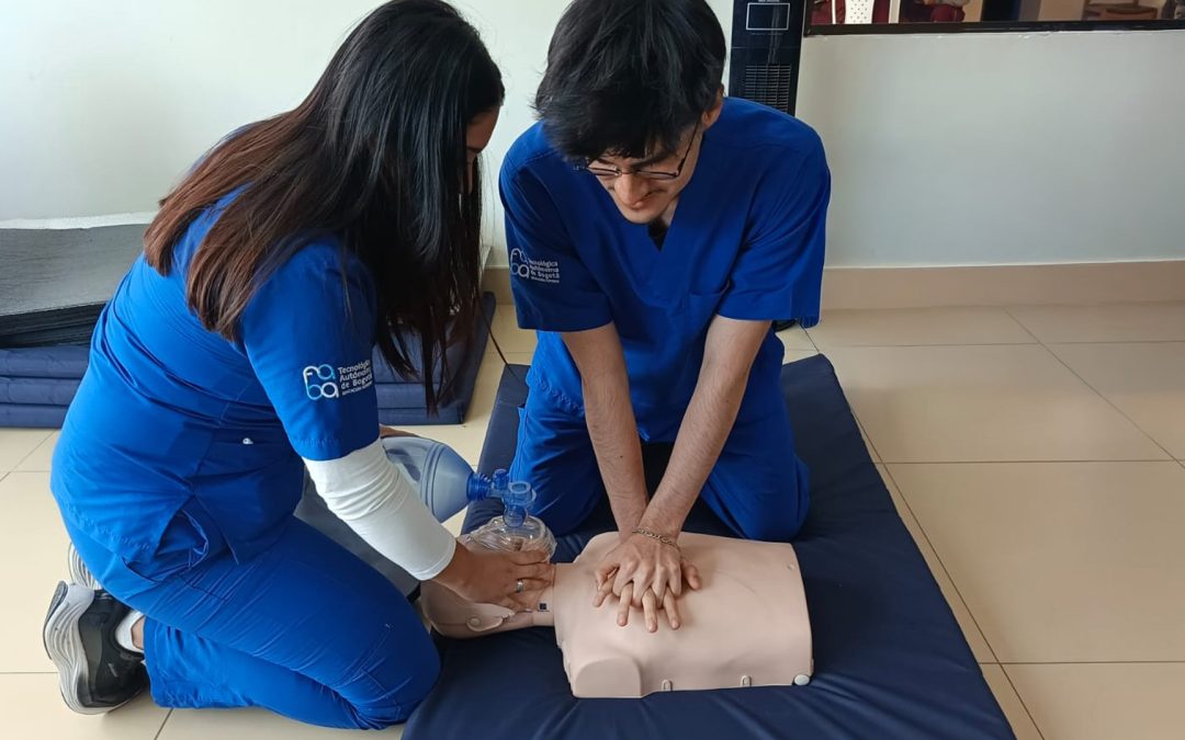 Estudiantes de 4.º semestre de Radiología realizan curso BLS previo a sus prácticas