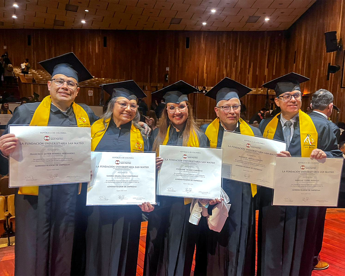 Profesores de FABA fortalecen su perfil profesional con título en Administración de Empresas